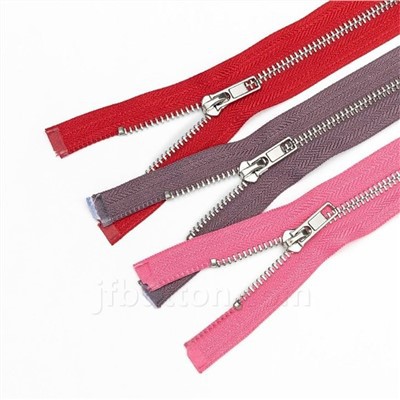Černá bunda stříbrný zip