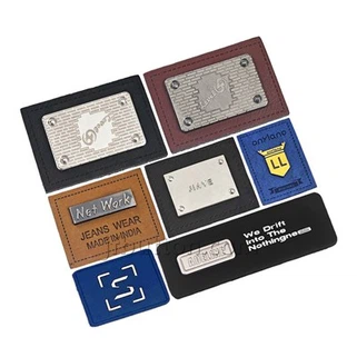 Personalizované kožené štítky pro háčkování