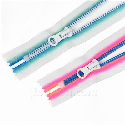 Bílý plastový zip s tahem z PVC