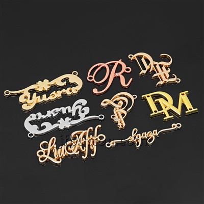 Vlastní kovový štítek na tašky