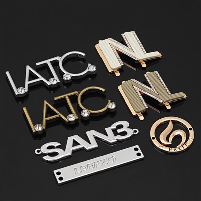 Vlastní kovové štítky na peněženky